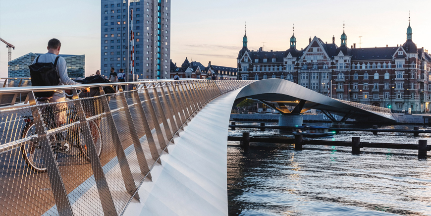 Amazing curved Lille Langebro cycling bridge in Copenhagen!